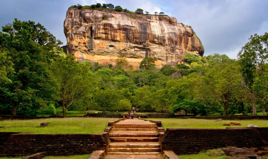 Sigiriya Sri Lanka: Complete Travel Guide, History, Climbing Tips & Local Experiences